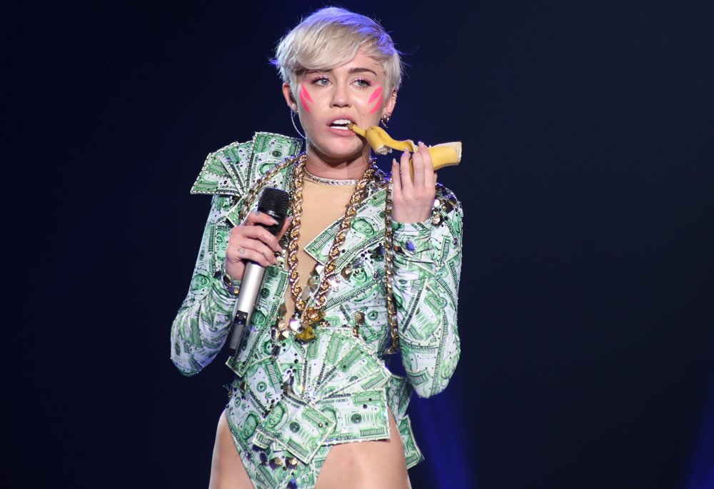 Miley Cyrus;<br>Miley Cyrus Performing Live on Stage on The Bangerz Tour Concert