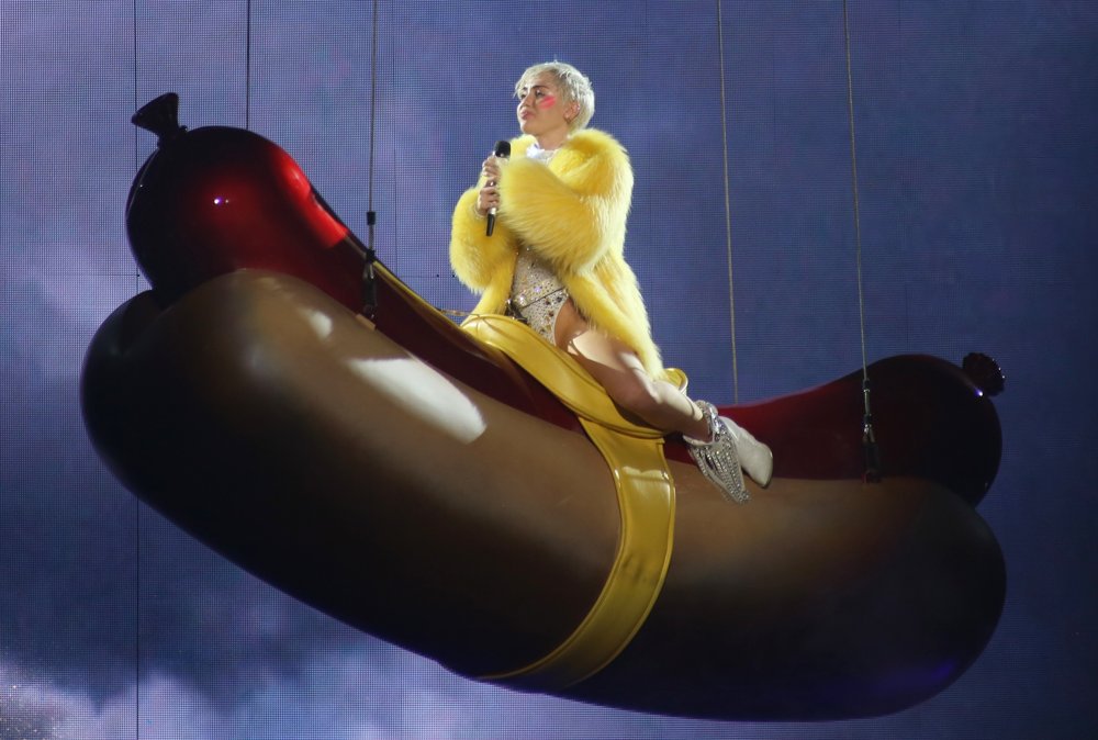Miley Cyrus;<br>Miley Cyrus Performing Live on Stage on The Bangerz Tour Concert