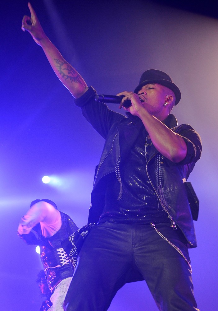 Ne-Yo;<br>Ne-Yo Performs Live
