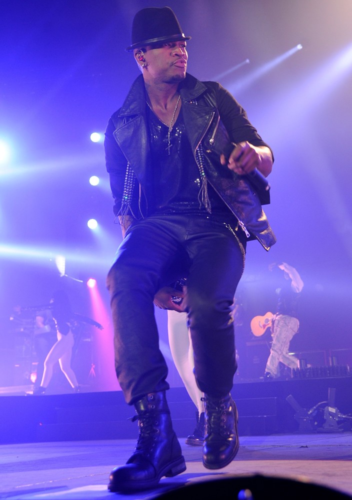 Ne-Yo;<br>Ne-Yo Performs Live