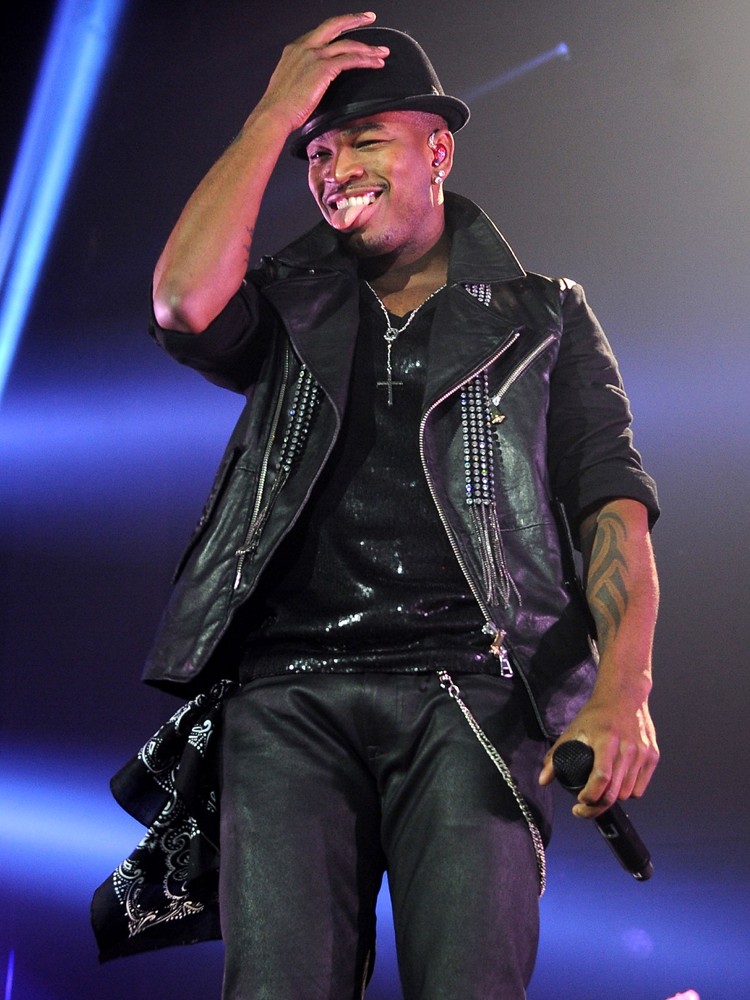 Ne-Yo;<br>Ne-Yo Performs Live