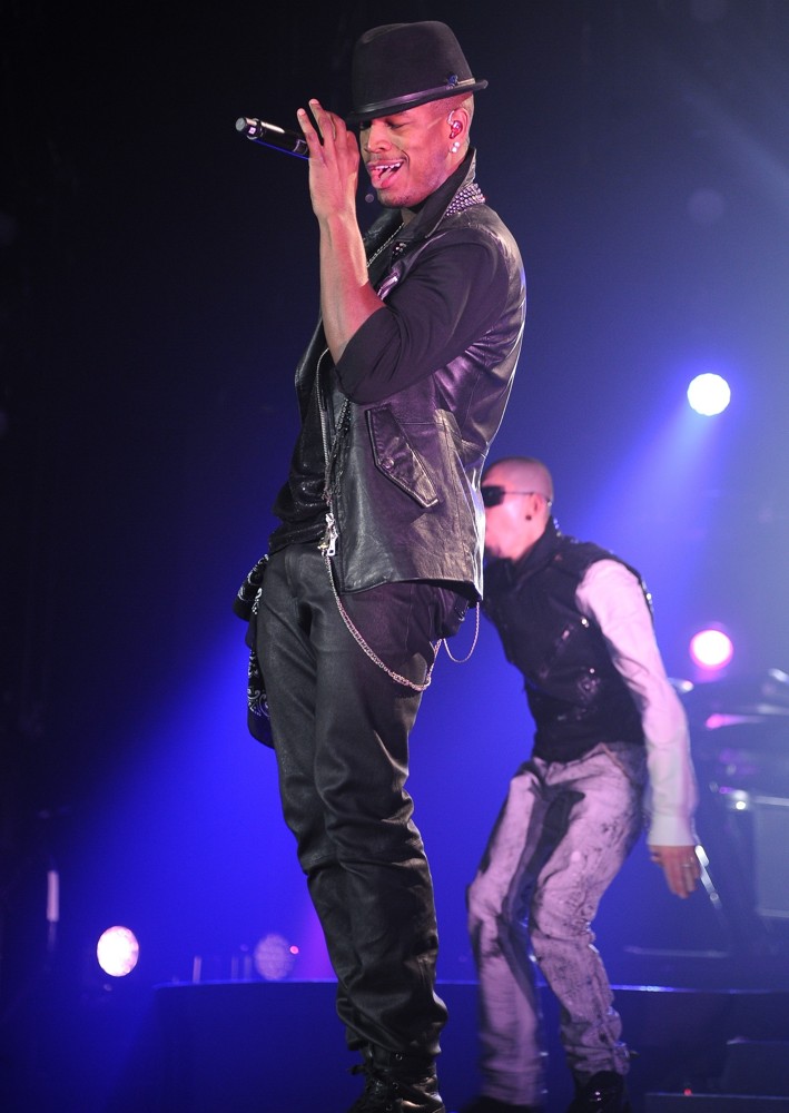 Ne-Yo;<br>Ne-Yo Performs Live
