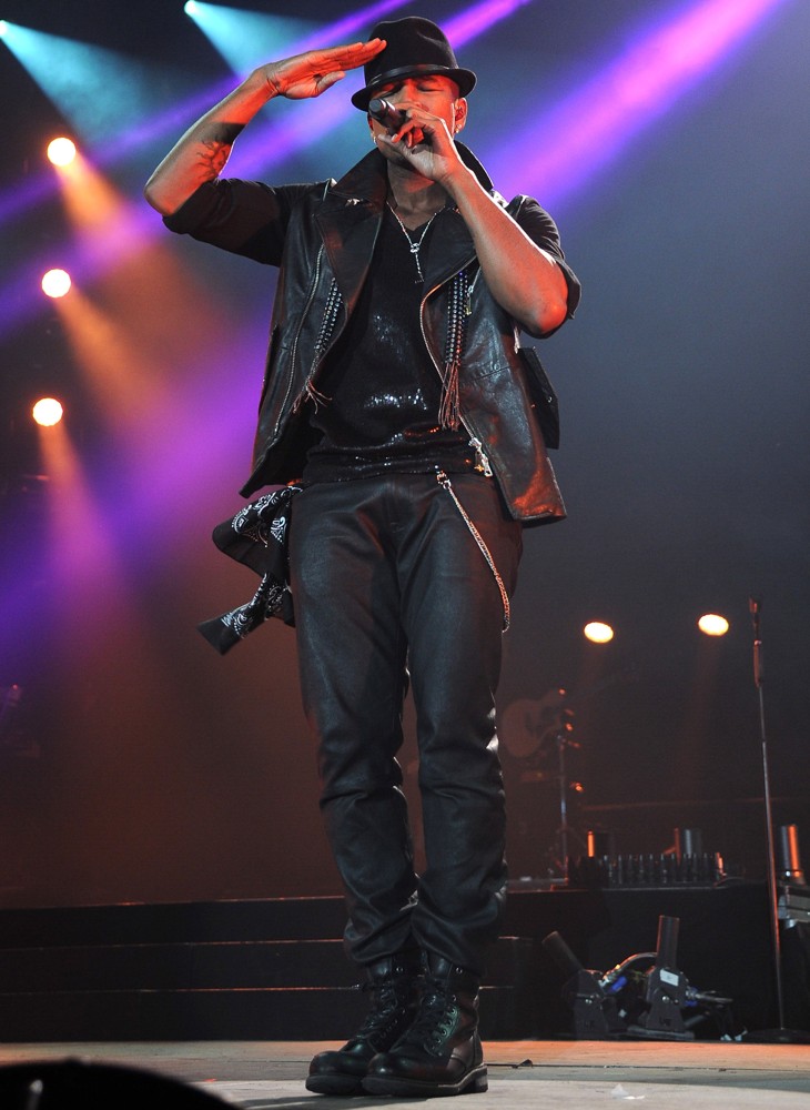 Ne-Yo;<br>Ne-Yo Performs Live