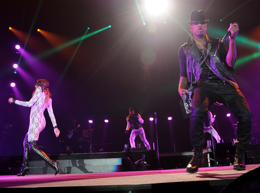 Ne-Yo;<br>Ne-Yo Performs Live