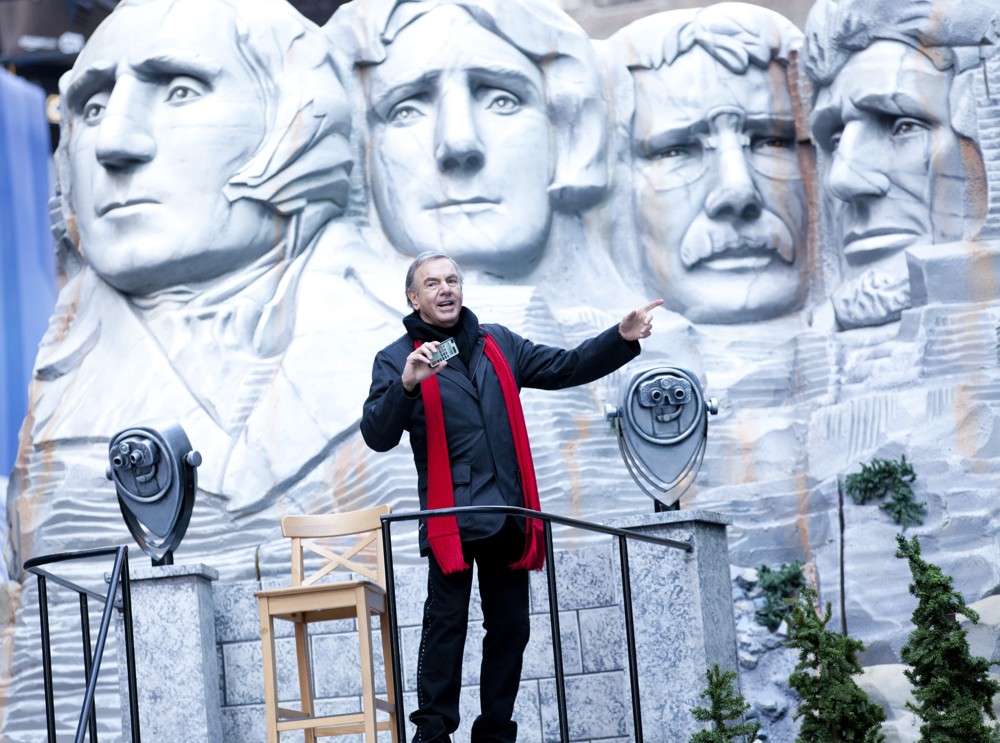 Neil Diamond;<br>Macy's 85th Annual Thanksgiving Day Parade
