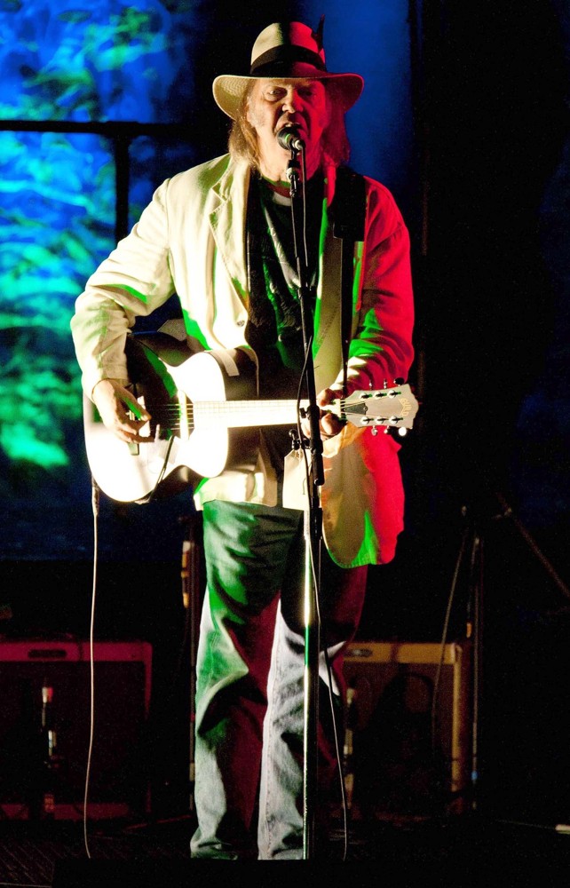 Neil Young;<br>Neil Young Performing Benefit Concert for UCSF Benioff Children's Hospital - Inside