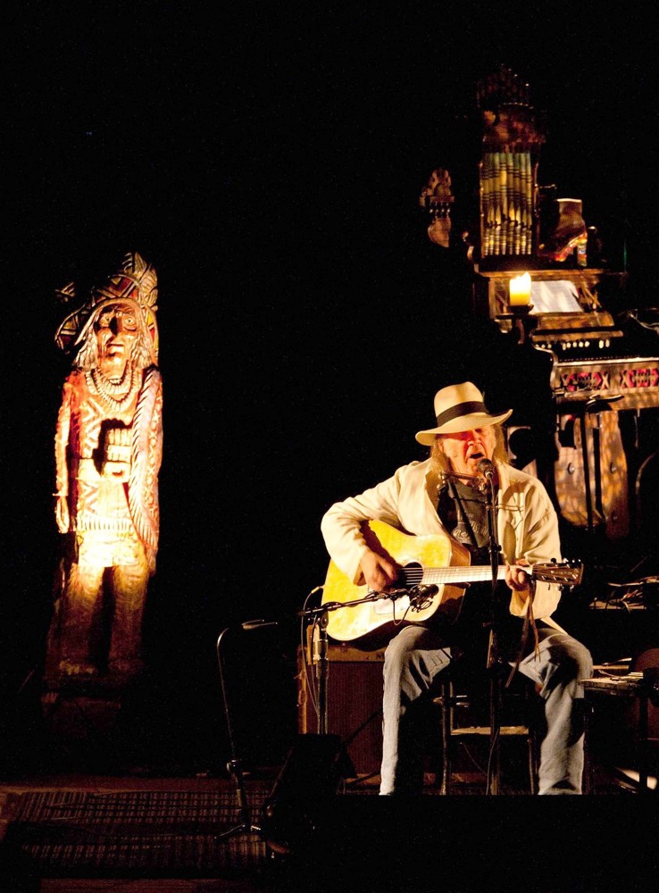 Neil Young;<br>Neil Young Performing Benefit Concert for UCSF Benioff Children's Hospital - Inside