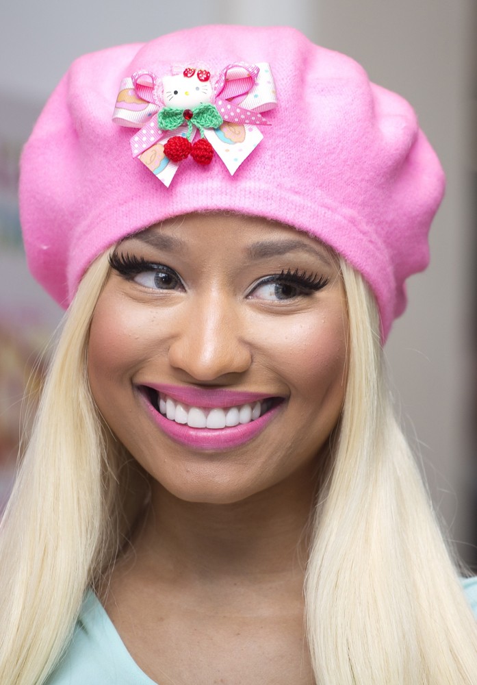 Nicki Minaj;<br>Nicki Minaj Signs Copies of Her Album Pink Friday: Roman Reloaded