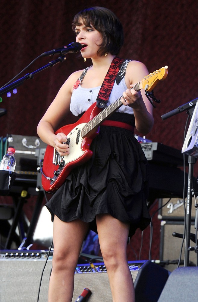 Norah Jones in The 2010 Glastonbury Music Festival - Day 4.