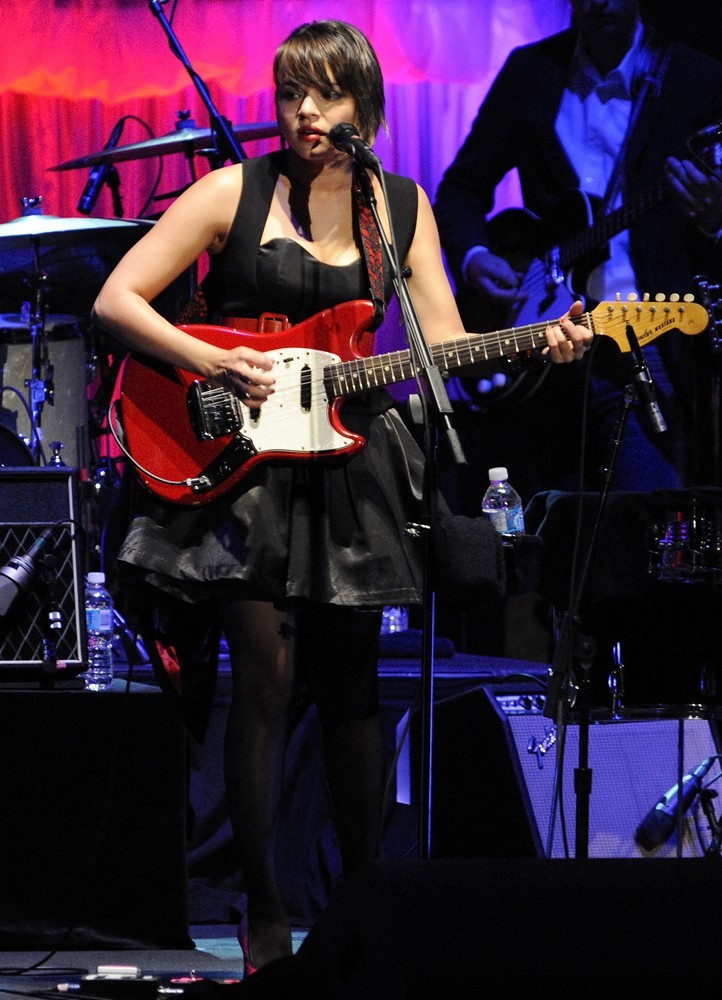 Norah Jones;<br>Norah Jones Performing Live on Stage