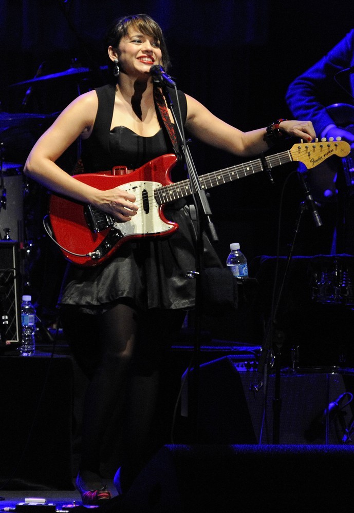 Norah Jones;<br>Norah Jones Performing Live on Stage