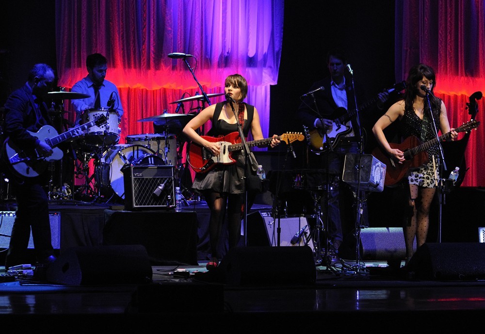 Norah Jones;<br>Norah Jones Performing Live on Stage