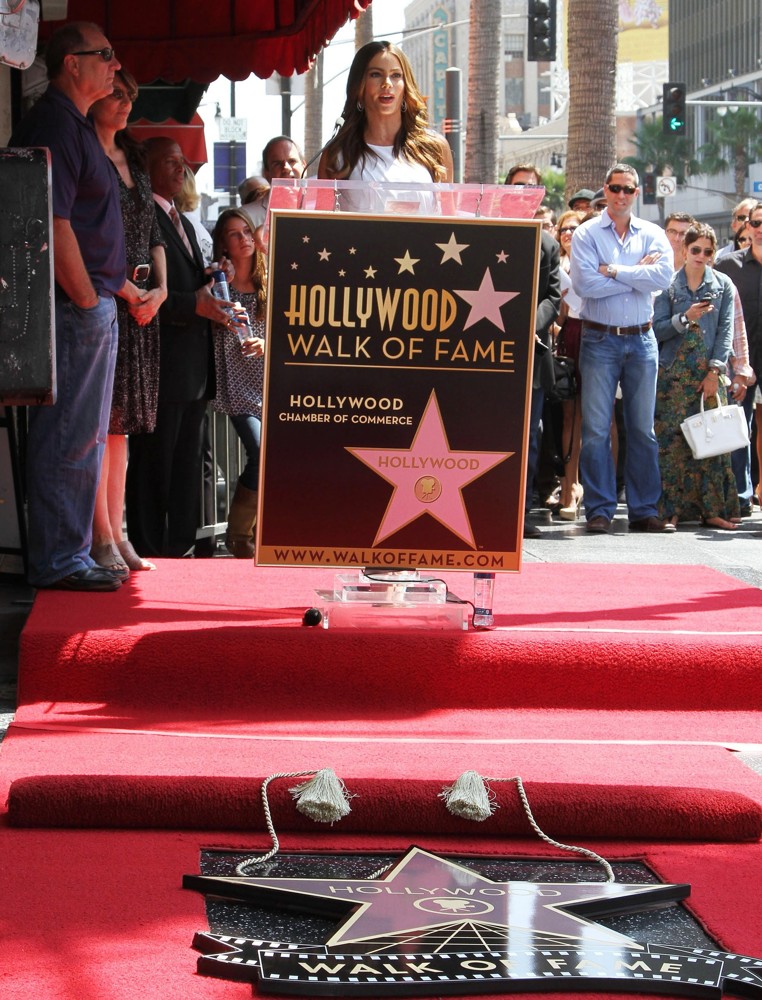 Ed O'Neill;Sofia Vergara;<br>Ed O'Neill Is Honoured with A Star on The Hollywood Walk of Fame