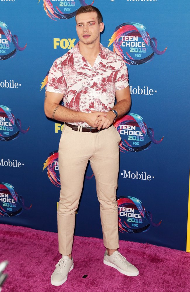 Oliver Stark;<br>Teen Choice Awards 2018 - Arrivals