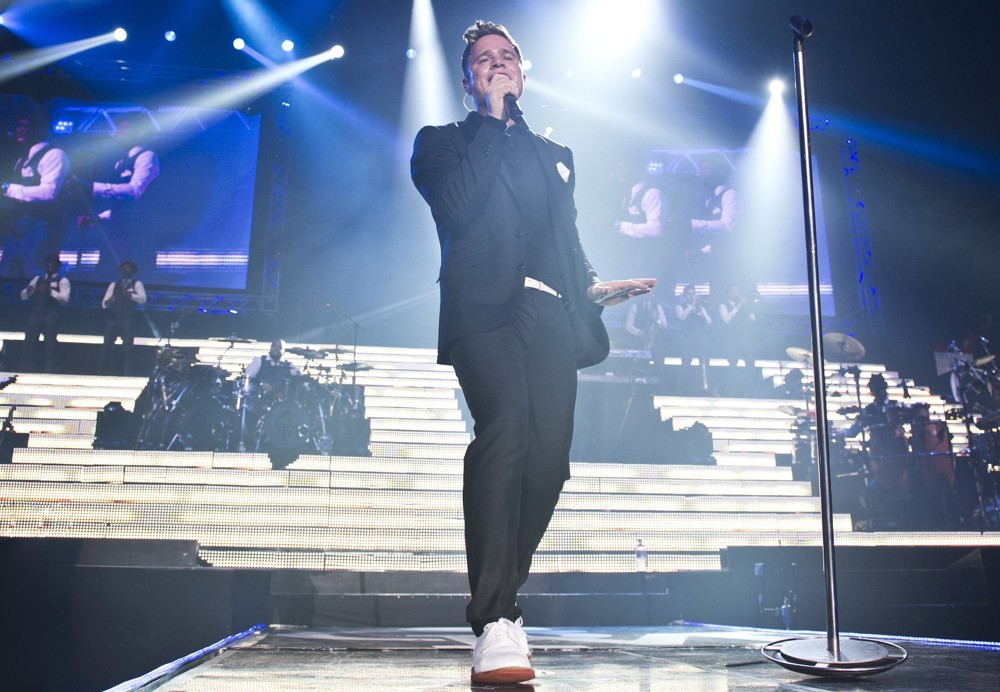Olly Murs;<br>Olly Murs Performing Live