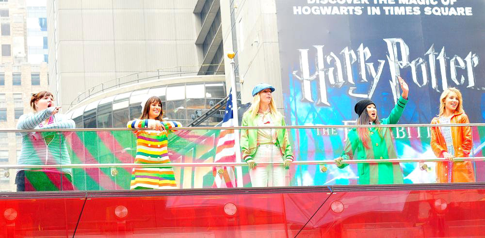 Lauren Zizes;Lea Michele;Heather Morris;Jenna Ushkowitz;Dianna Agron;<br>On The Set of 'Glee'