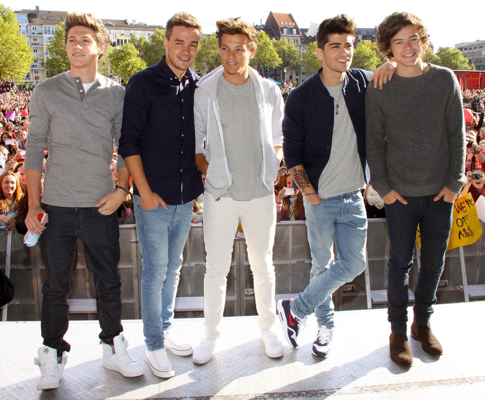 One Direction;<br>One Direction Signing Autographs