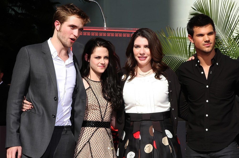 Robert Pattinson;Kristen Stewart;Stephenie Meyer;Taylor Lautner;<br>Stars of The Twilight Saga Films Are Honoured with A Hand and Footprint Ceremony