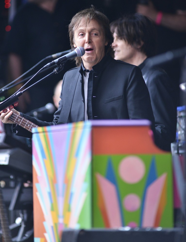 Paul McCartney;<br>Paul McCartney Does A Popup Concert