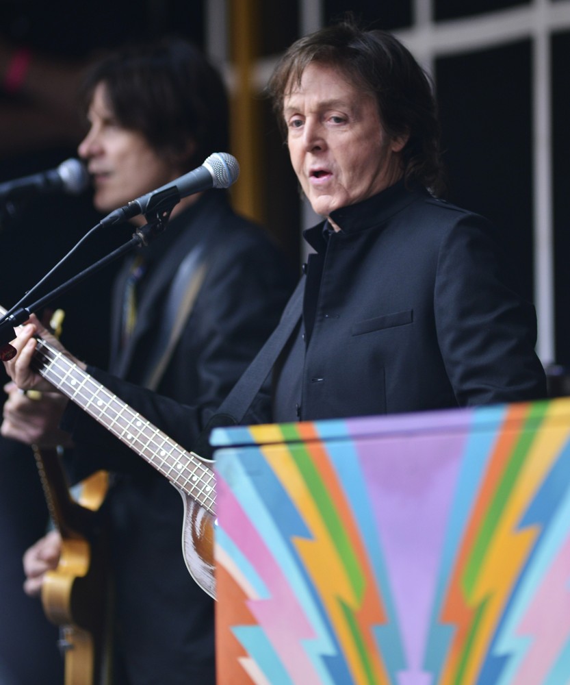 Paul McCartney;<br>Paul McCartney Does A Popup Concert