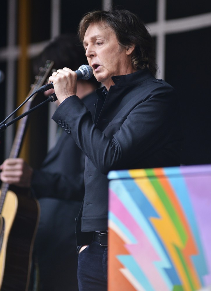 Paul McCartney;<br>Paul McCartney Does A Popup Concert
