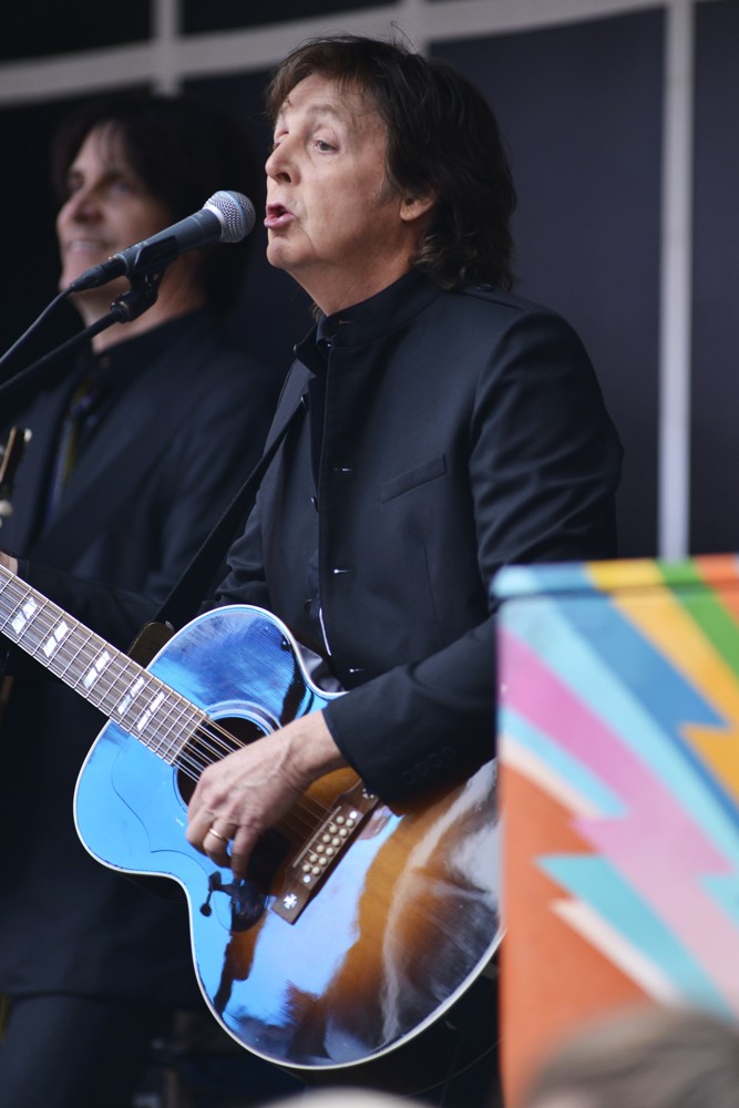 Paul McCartney;<br>Paul McCartney Does A Popup Concert