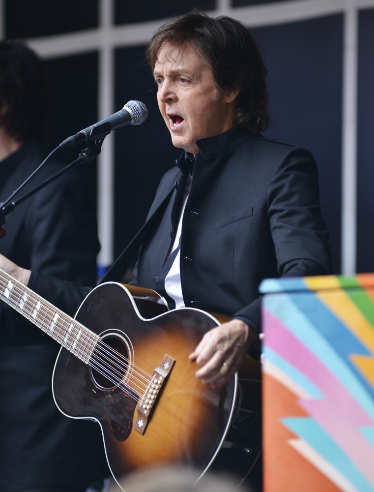 Paul McCartney;<br>Paul McCartney Does A Popup Concert