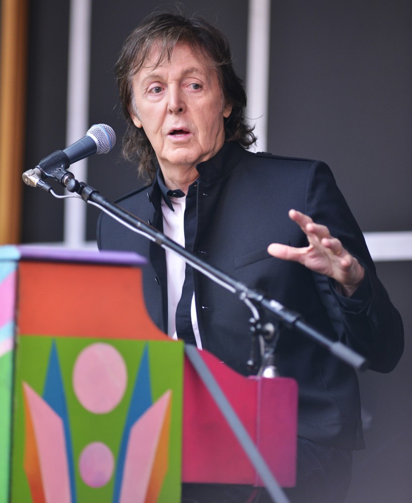 Paul McCartney;<br>Paul McCartney Does A Popup Concert