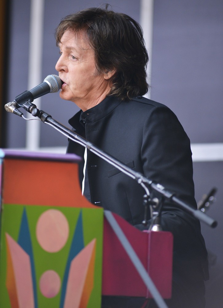 Paul McCartney;<br>Paul McCartney Does A Popup Concert