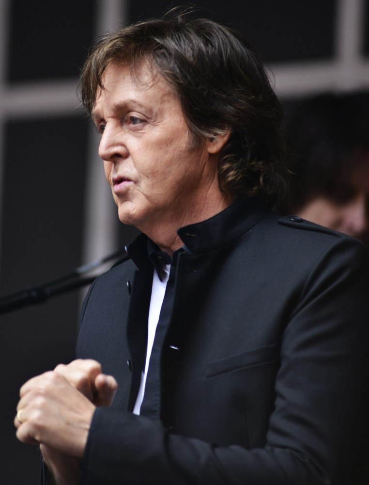 Paul McCartney;<br>Paul McCartney Does A Popup Concert