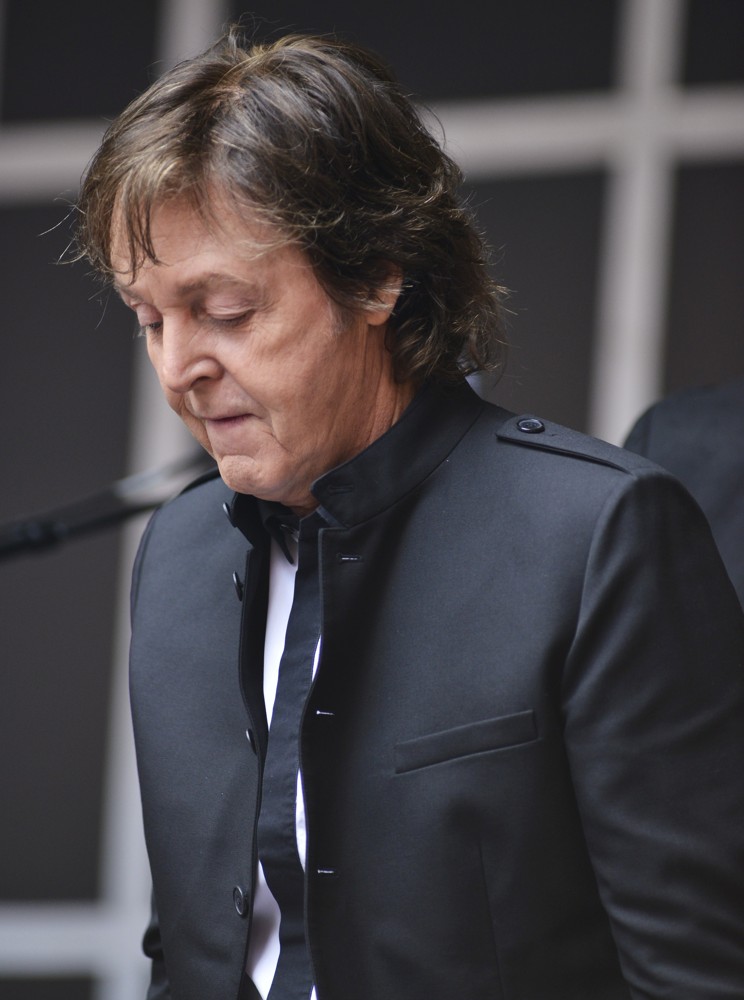 Paul McCartney;<br>Paul McCartney Does A Popup Concert