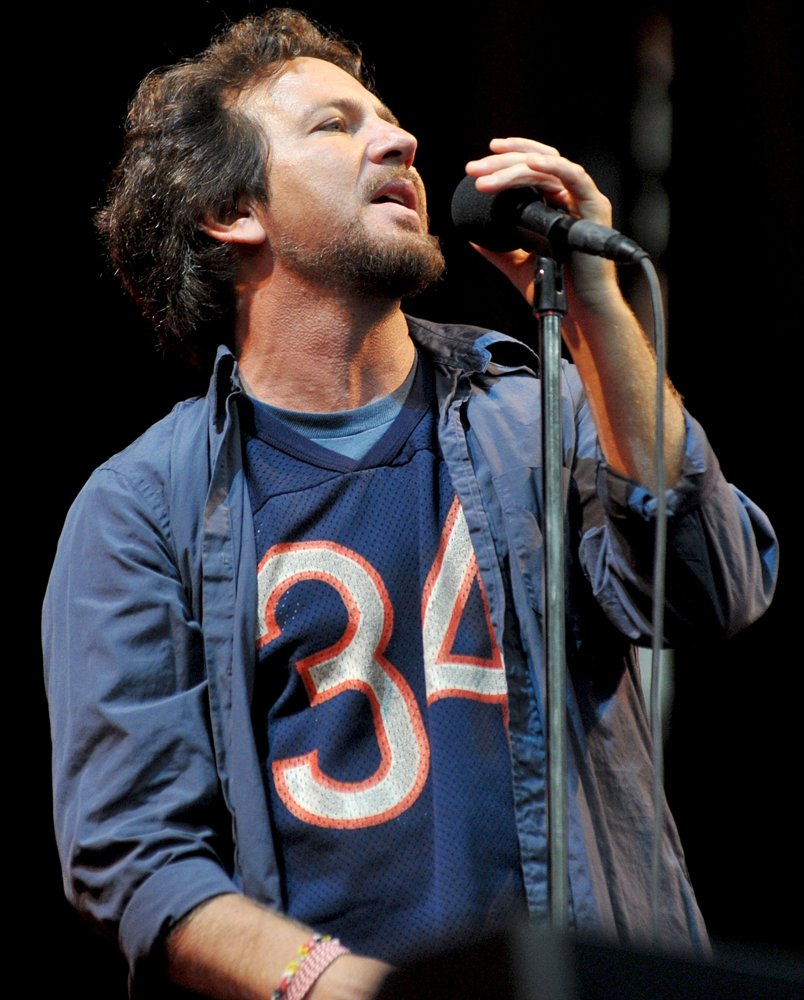 Eddie vedder. Эдди Веддер 2022. Pearl Jam Эдди Веддер. Эдди Веддер 1990. Eddie Vedder сейчас.