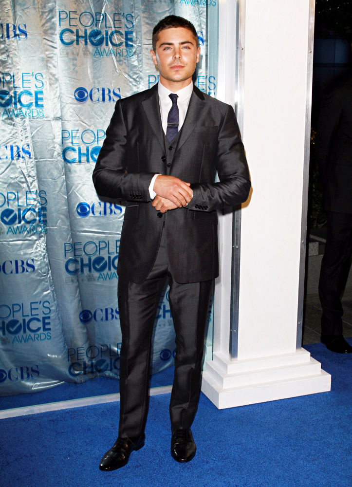 Zac Efron;<br>2011 People's Choice Awards - Arrivals