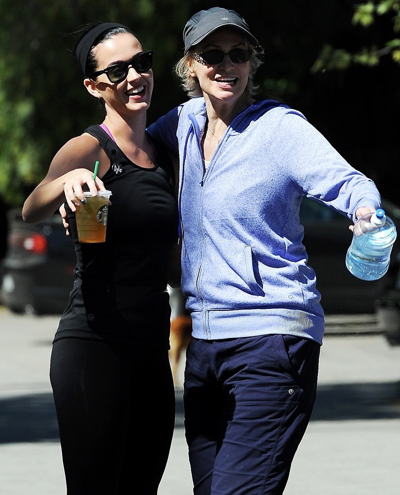 Katy Perry;Jane Lynch;<br>Katy Perry Bumps Into Jane Lynch