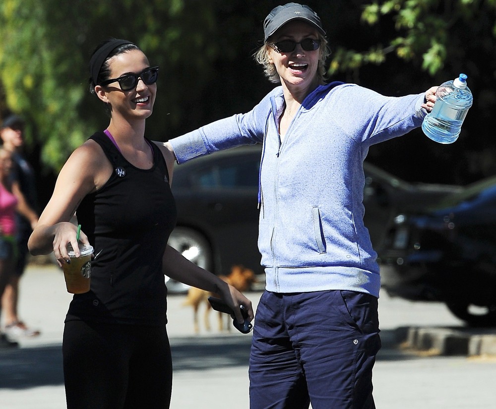 Katy Perry;Jane Lynch;<br>Katy Perry Bumps Into Jane Lynch