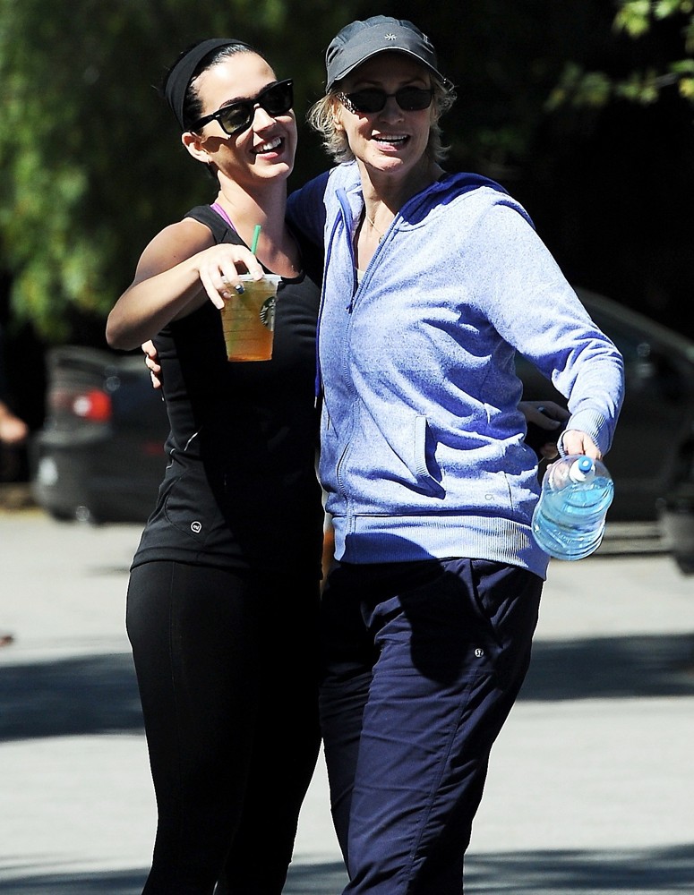 Katy Perry;Jane Lynch;<br>Katy Perry Bumps Into Jane Lynch