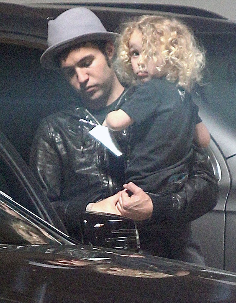 Pete Wentz;<br>Ashlee Simpson Chats with Meagan Camper in The Car Park at Jessica Simpson's Baby Shower