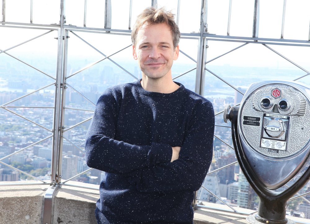 peter-sarsgaard Picture 1 - Peter Sarsgaard Lights Up The Empire State ...