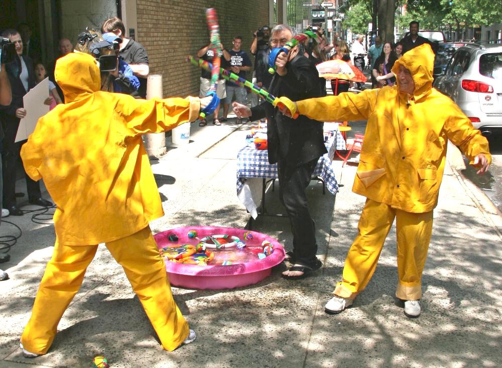Regis Philbin;Chris Byrne;Kelly Ripa;<br>Taping Water Toys Segment Outside ABC Studios Live with Regis and Kelly Show