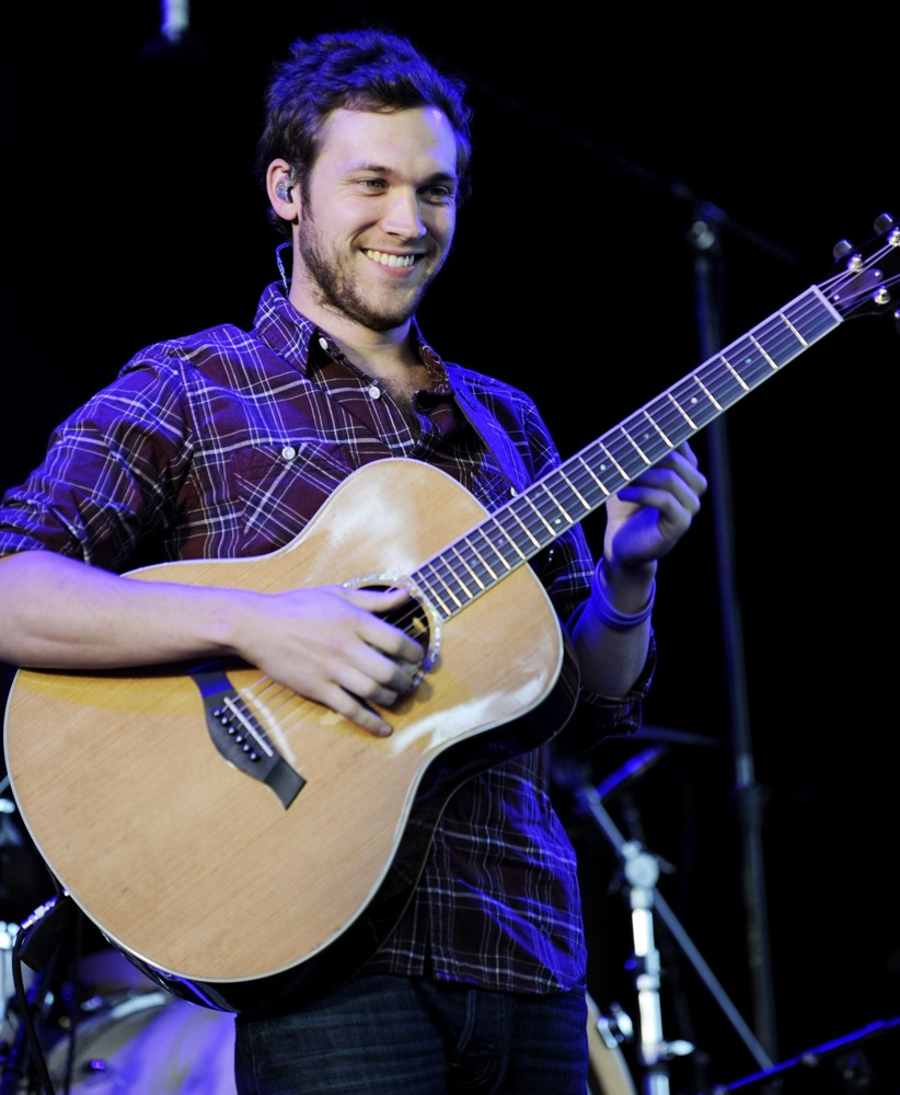 phillip phillips Picture 61 Phillip Phillips Performs During John