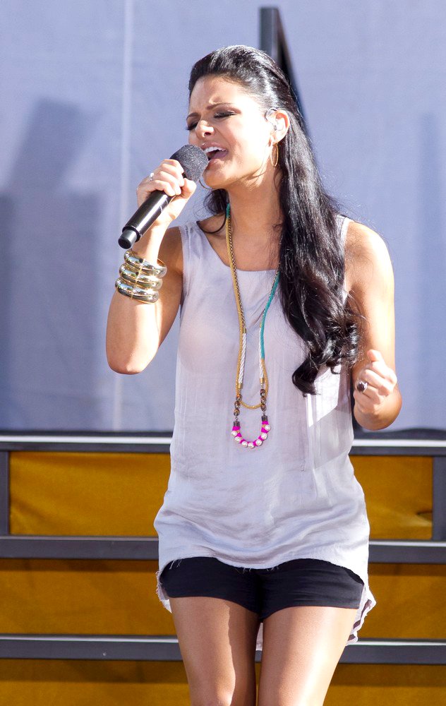 Pia Toscano;<br>American Idol Season 10 Cast Performs on ABC's Good Morning America as Part of Their Summer Concert