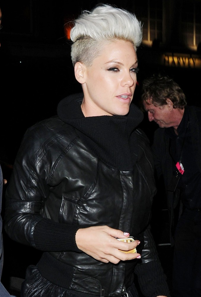 Pink;<br>Pink Arrives Back at Her Hotel