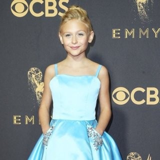 Alyvia Alyn Lind