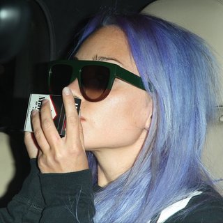 Amanda Bynes Debuts New Purple Hair Wants To Be A Bartender