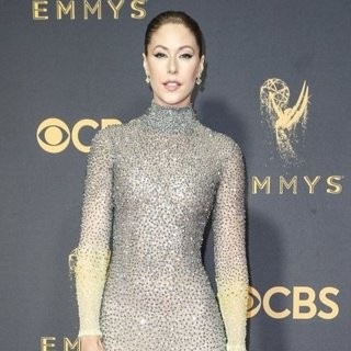 Amanda Crew