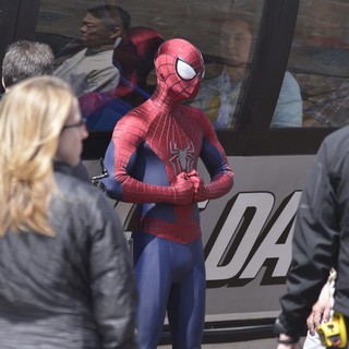 Andrew Garfield Gets into Character as He Films Scenes for The Amazing Spiderman 2