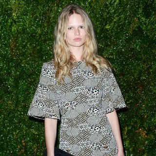 Anna Ewers