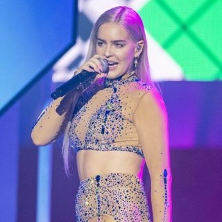 Anne-Marie in 2018 iHeartRadio MuchMusic Video Awards - Show
