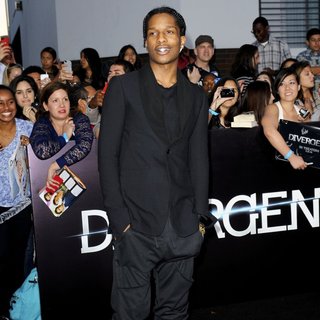 Premiere of Summit Entertainment's Divergent - Red Carpet Arrivals