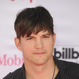 Ashton Kutcher in 2016 Billboard Music Awards - Red Carpet Arrivals